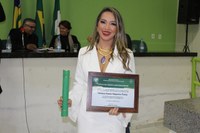 Câmara faz entrega de título de cidadã Campomaiorense a professora da UESPI Vanessa Negreiros
