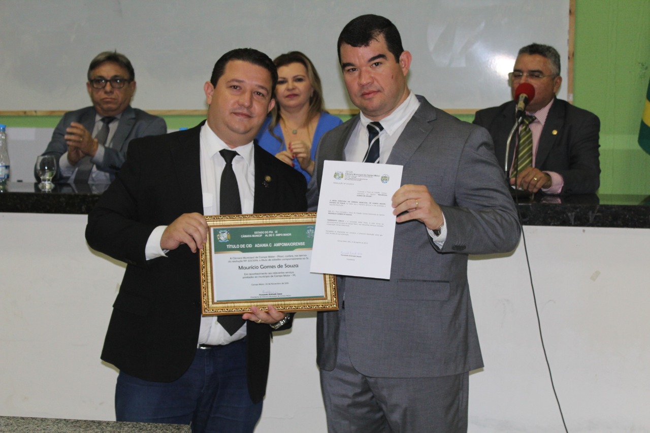 Promotor Maurício Gomes de Souza recebe o título de cidadania campomaiorense